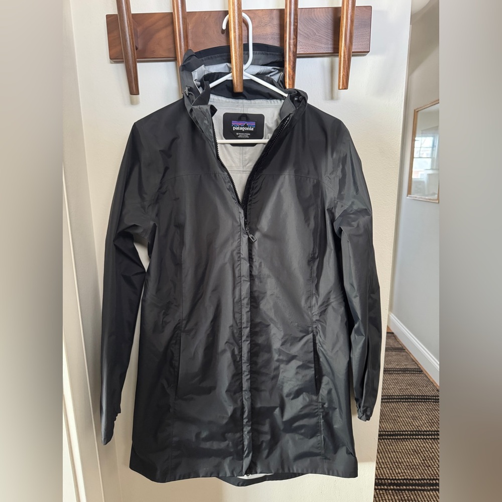 Patagonia Torrentshell Rain Parka, size M, black